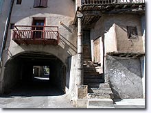 Le Brusquet, covered passageway