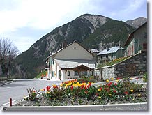 Meyronnes, village