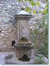 Peyruis, fontaine