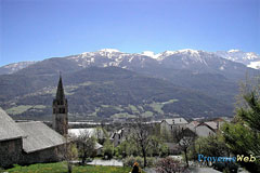 Saint Pons, le clocher et la montagne Saint Pons, le clocher et la montagne