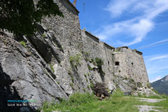 Saint Vincent les Forts, fortifications