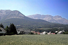 Saint-Bonnet en Champsaur, le village dans la montagne