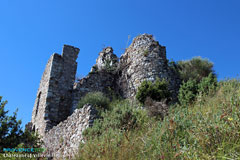 Chateauneuf Villevieille, remains of the old village