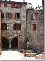 Peille - Maison en pierres