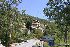Puget Rostang - Arriv&eacute;e au village