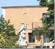 Bouc Bel Air - Statue