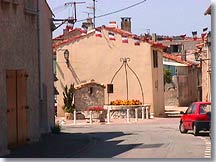 Ensues la Redonne square