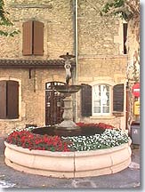 Lan&ccedil;on de Provence : Fontaine
