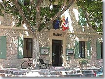 http://www.provenceweb.fr/grafiq/villes13/mouries/mairie.jpg