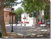 http://www.provenceweb.fr/grafiq/villes13/mouries/place.jpg