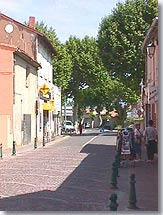 Le Puy Sainte R&eacute;parade : Rue