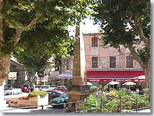 Rognes - Place du village