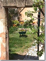 Dans le jardin de l'�glise