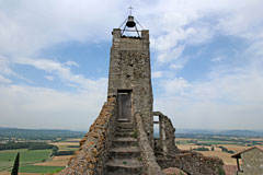 Châteauneuf de Mazenc, clocher de la chapelle dominant la plaine