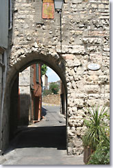 Draguignan - Porche vout&eacute;
