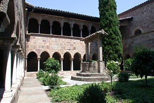 Fr&eacute;jus - clo&icirc;tre