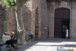 Le Muy - Church door