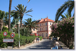 Porquerolles - Village arrival