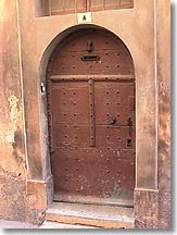 Cadenet - Old door