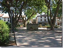 Caumont sur Durance, place