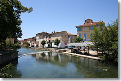 Isle sur la Sorgue, bridge over the Sorgue river