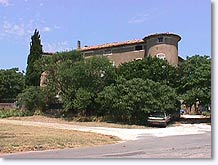 Lioux, small castle