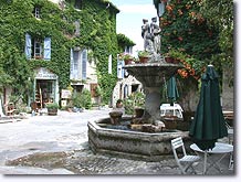 Saignon, fountain