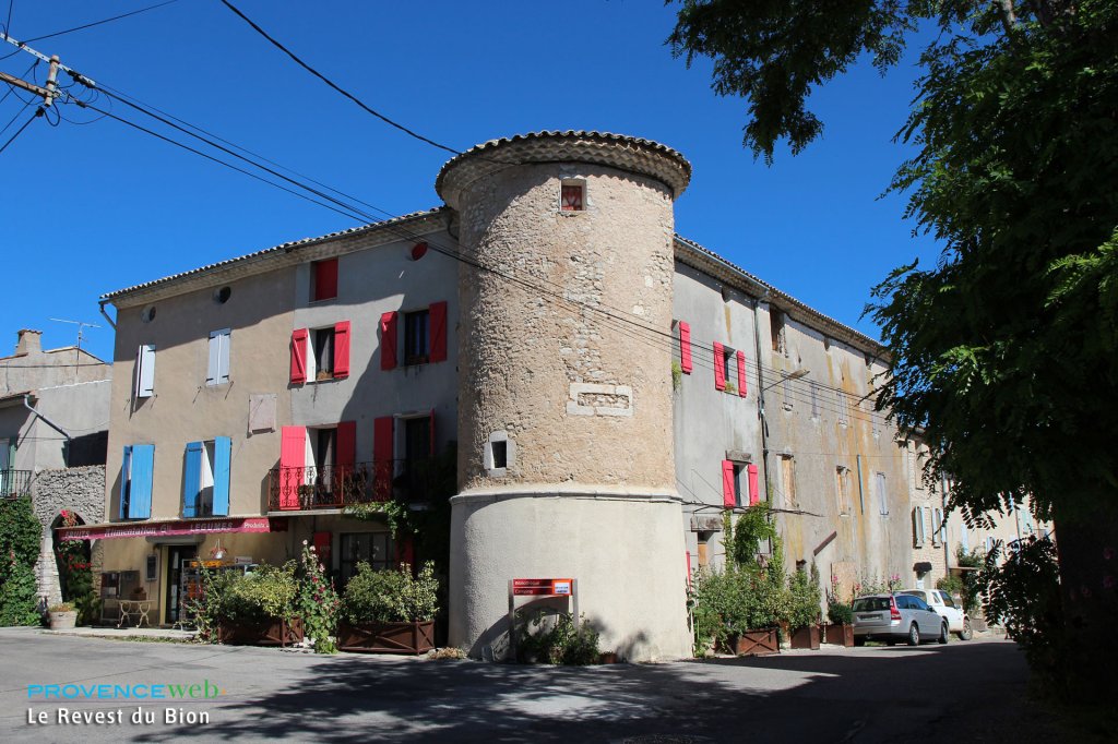 Tour fortifiée.