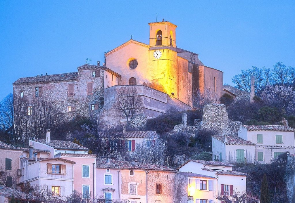 Le village de Saint Jurs (04).