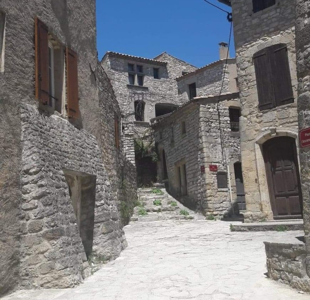 Village de Vachères 04.
