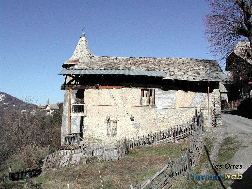 Vieille maison aux Orres.