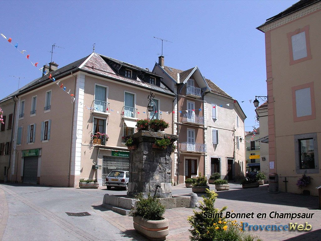 Mairie Saint Bonnet.