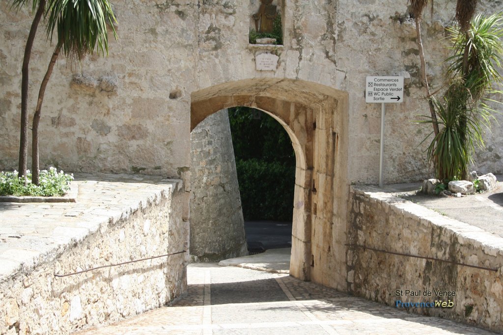 Passage voûté.