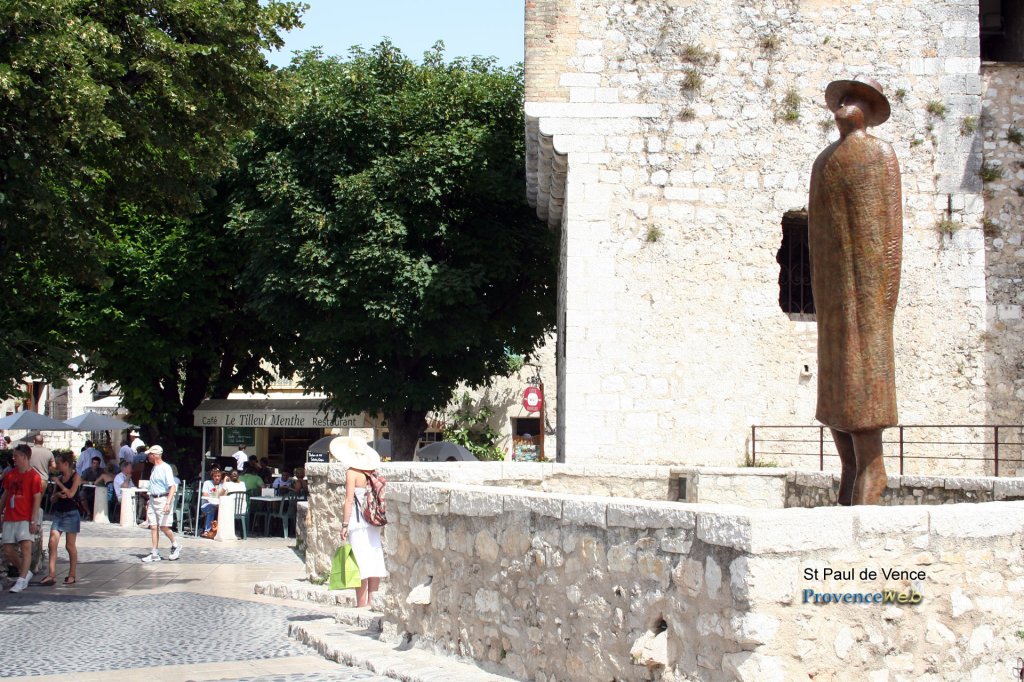 Statue.