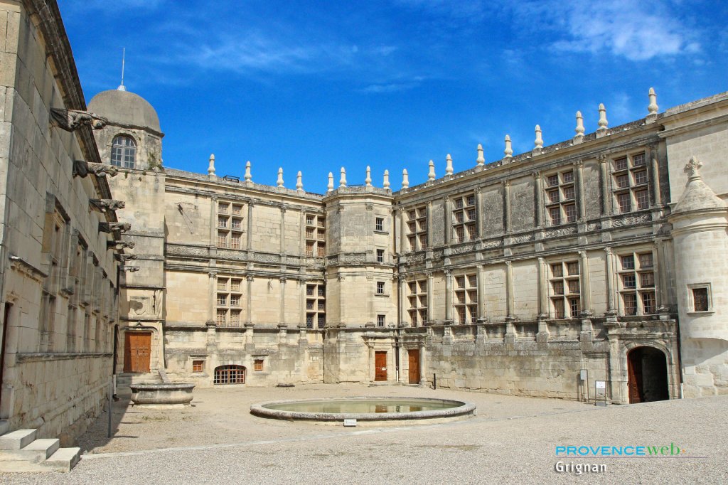 Grignan dans la Drôme.
