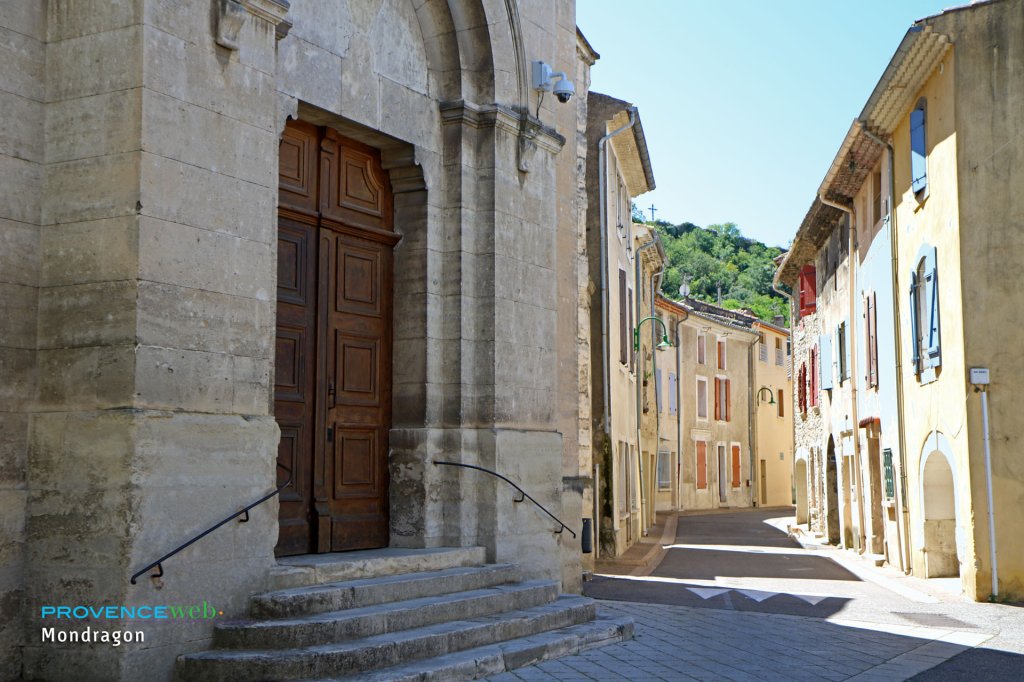 Mondragon Village in the Vaucluse Provence Web