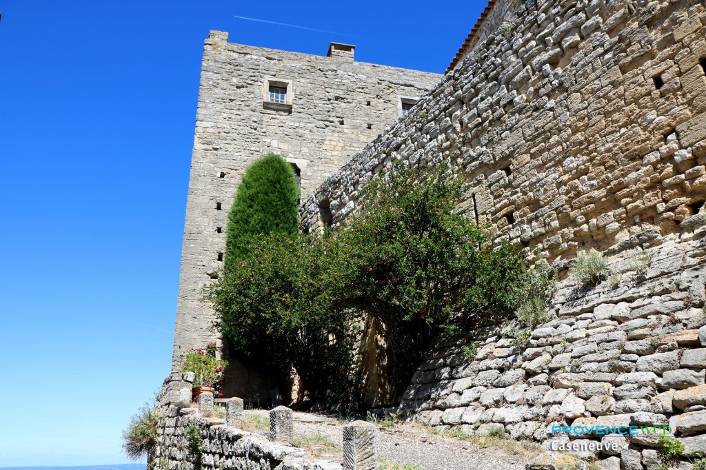 Caseneuve dans le Vaucluse.