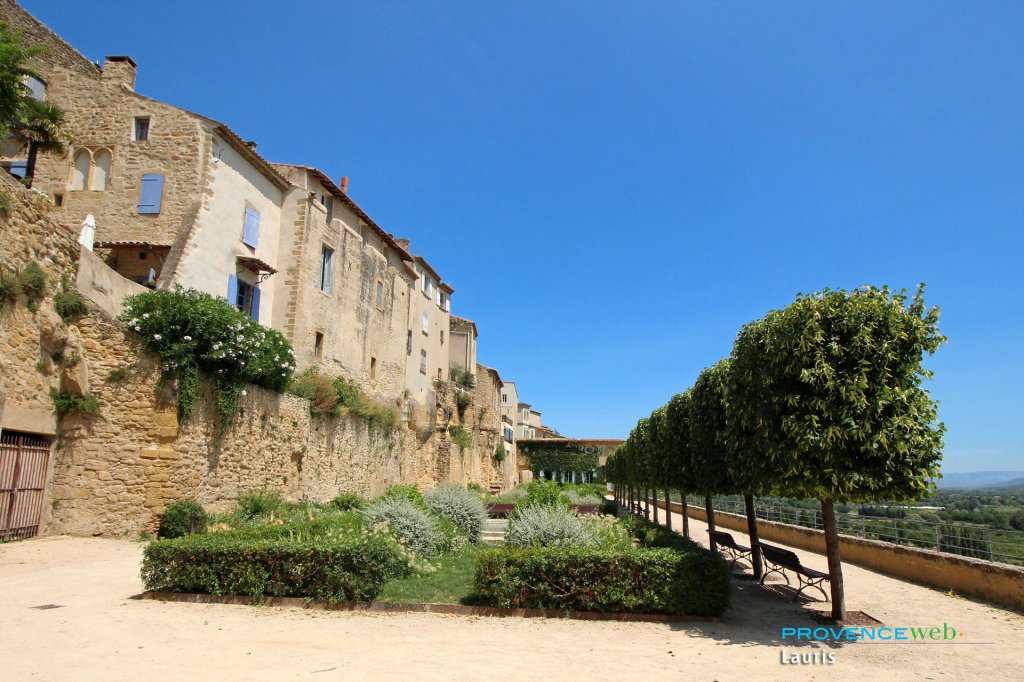 Terrasse des Arcades.