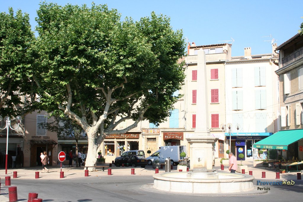 Centre-ville de Pertuis.