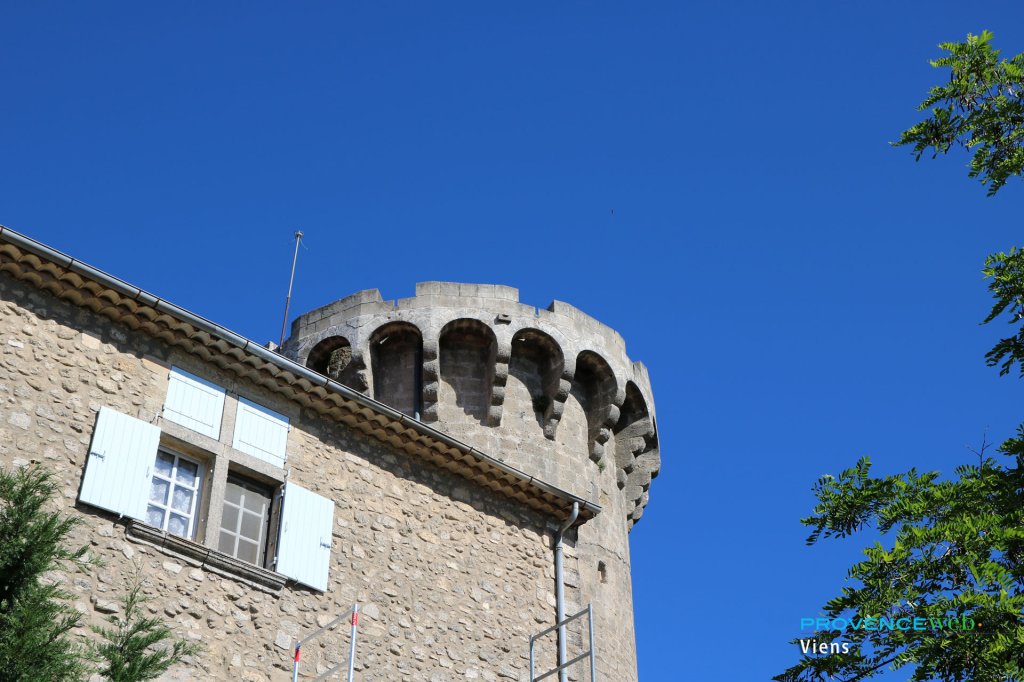Tour à Viens.