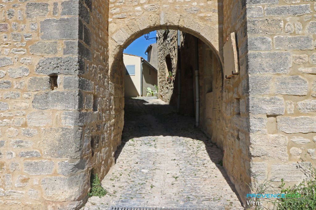 Ruelle à Viens.