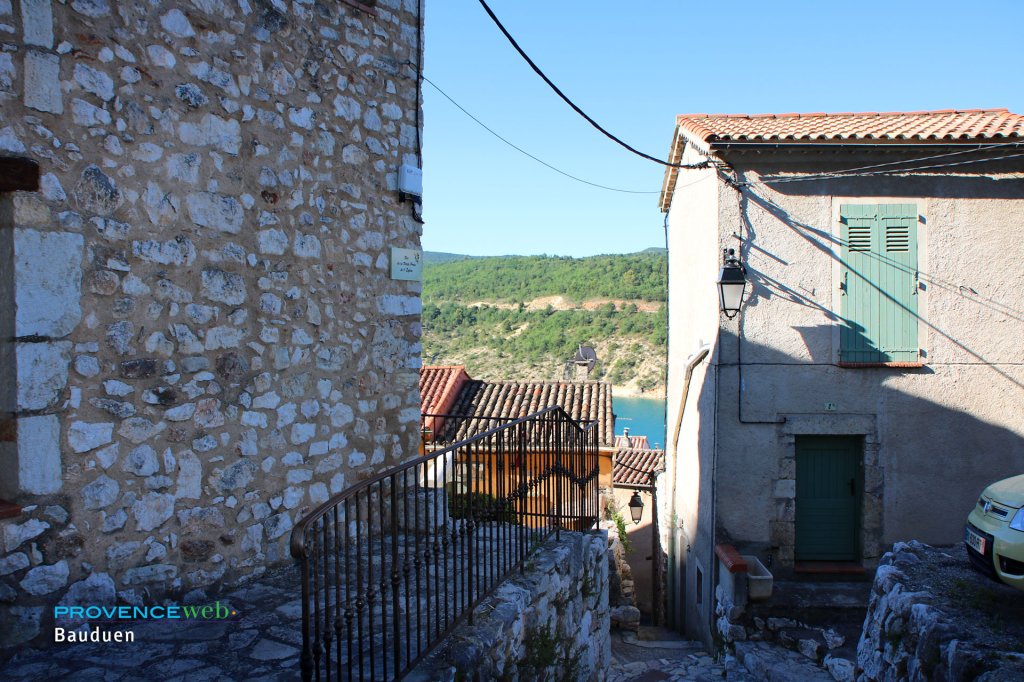 Les hauteurs de Bauduen.