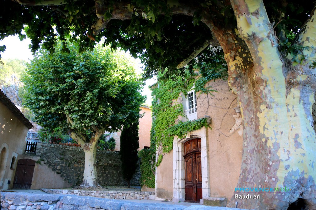 Jolie place.