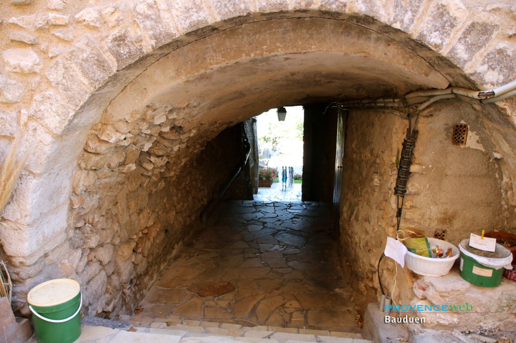 Passage voûté.