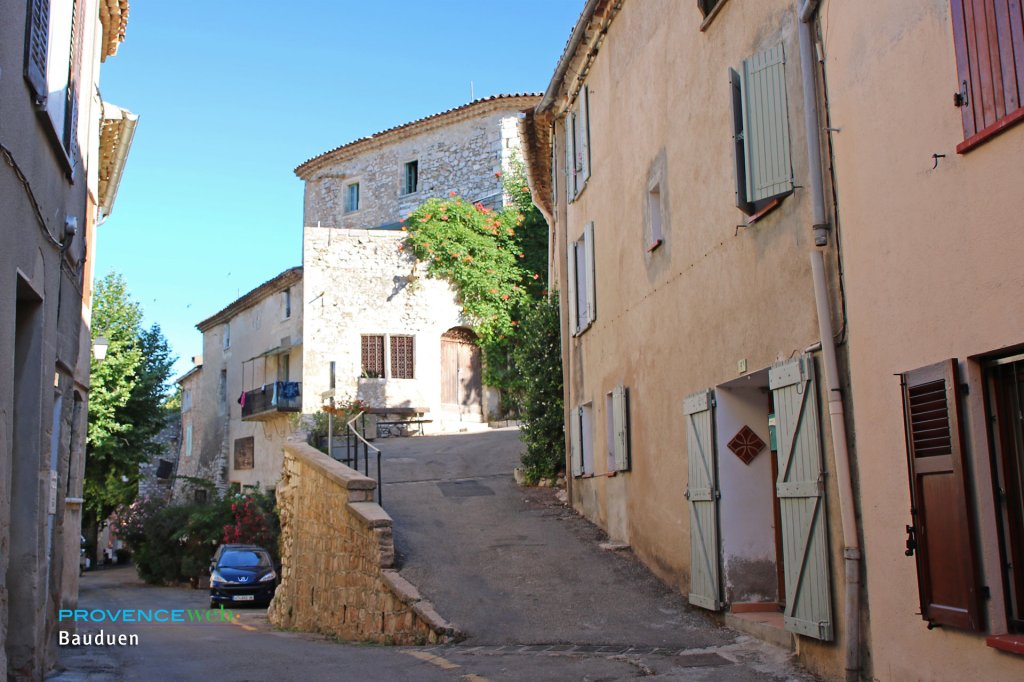 Rue ascendante.