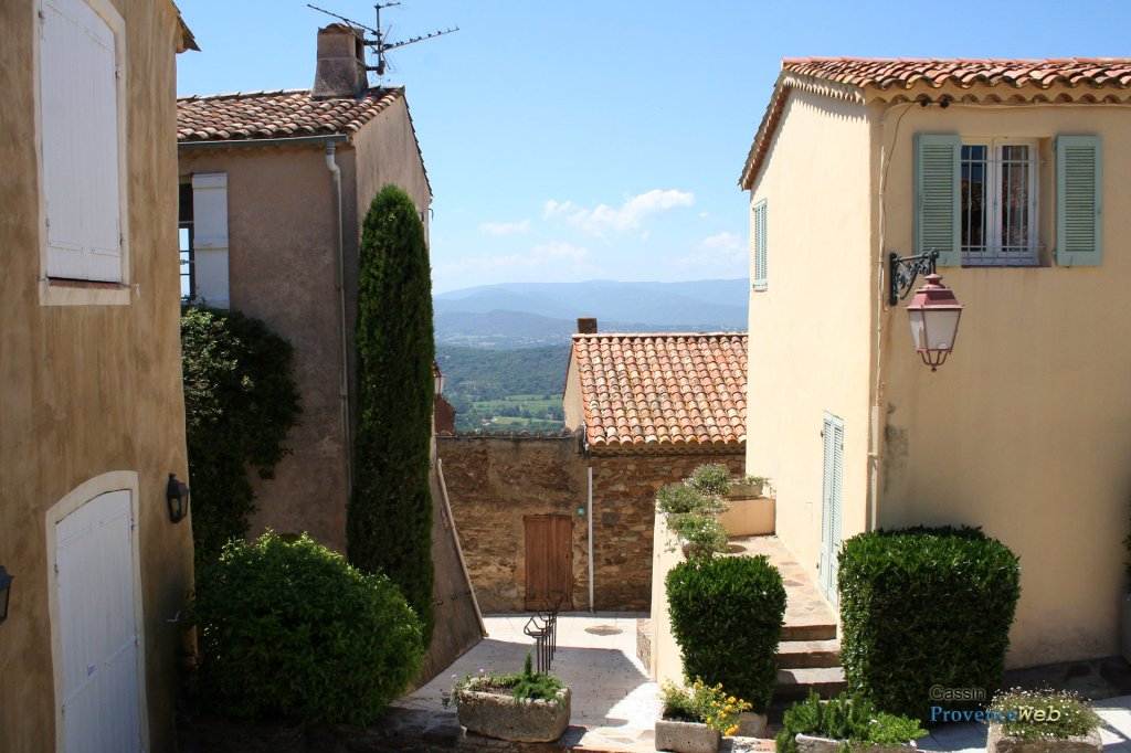 Jolie place.