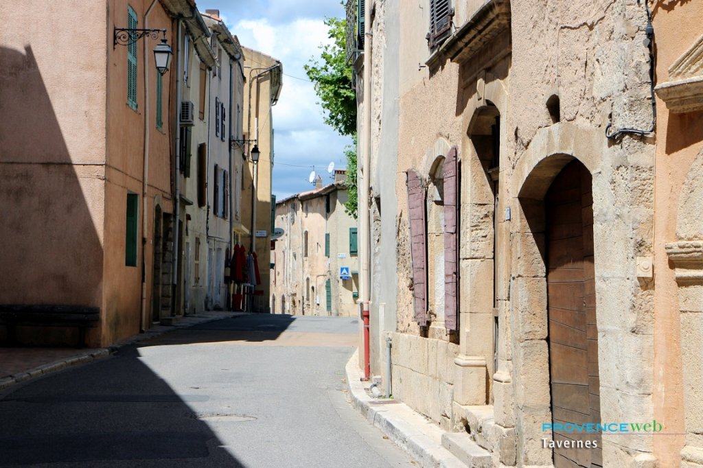 Tavernes dans le Var.