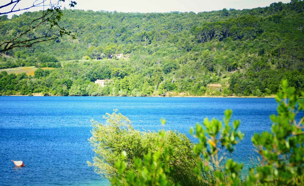 Plage du Lac de Montpezat.