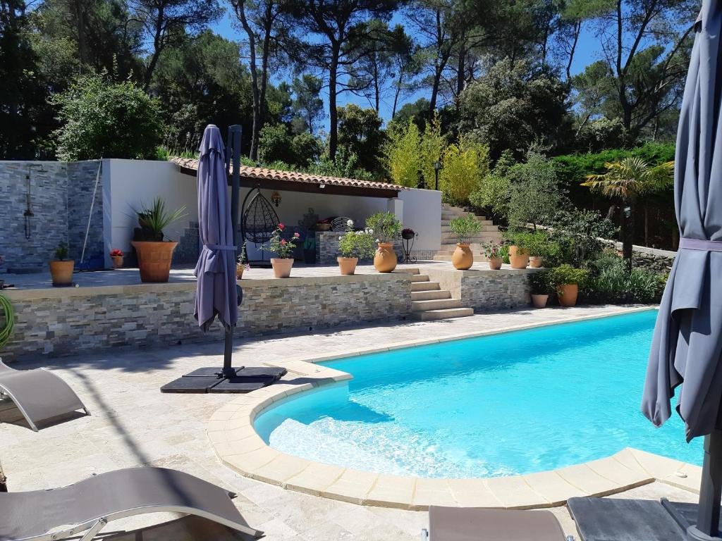 Location et chambre d'hôtes à Belcodène.