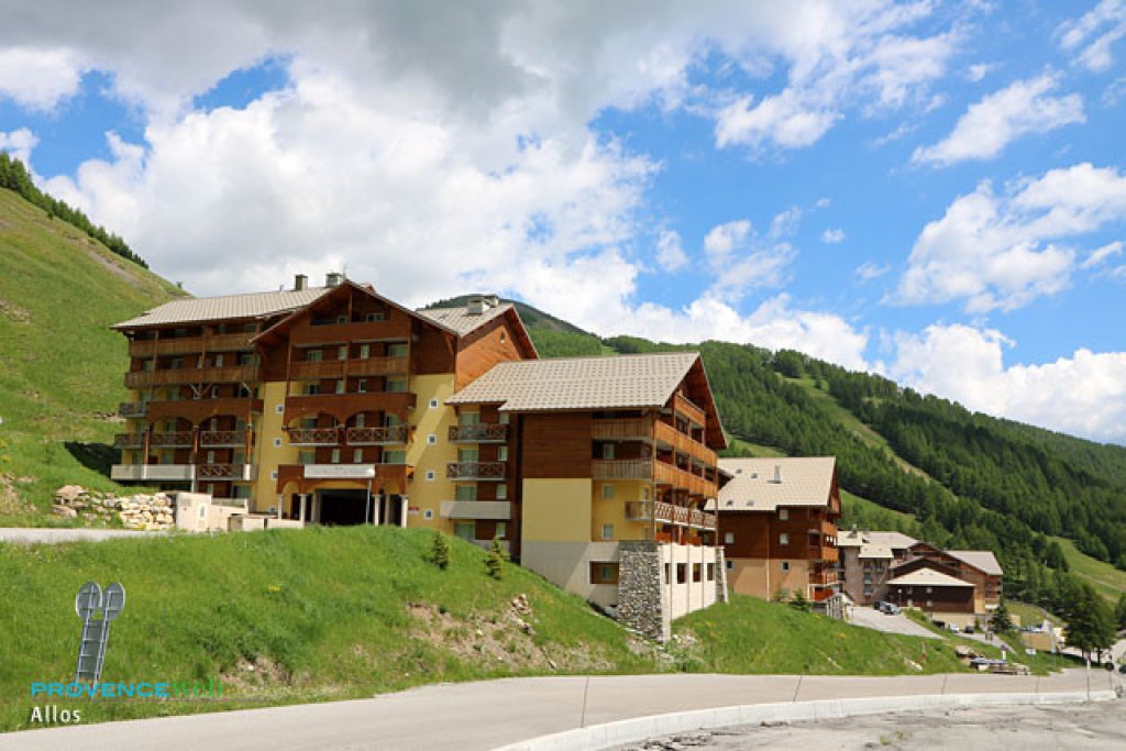 Allos l'été.
